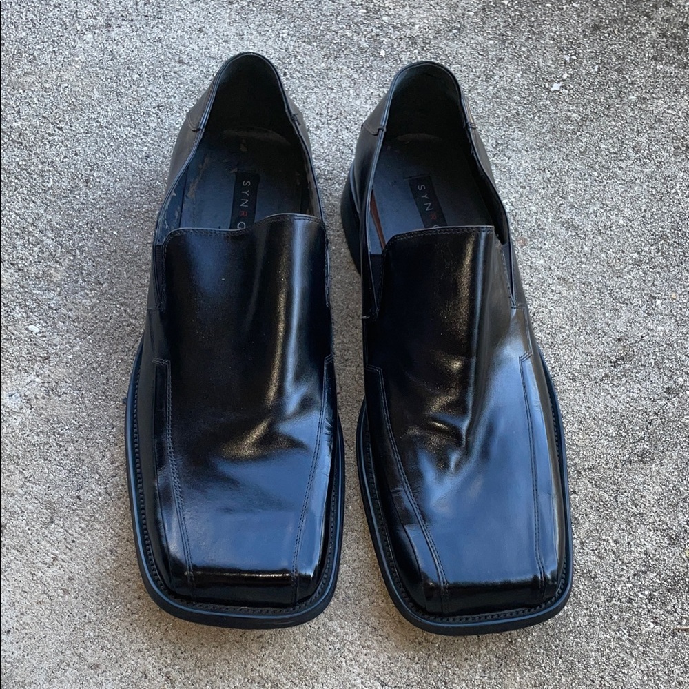 Sleek Black Leather Men's Loafers